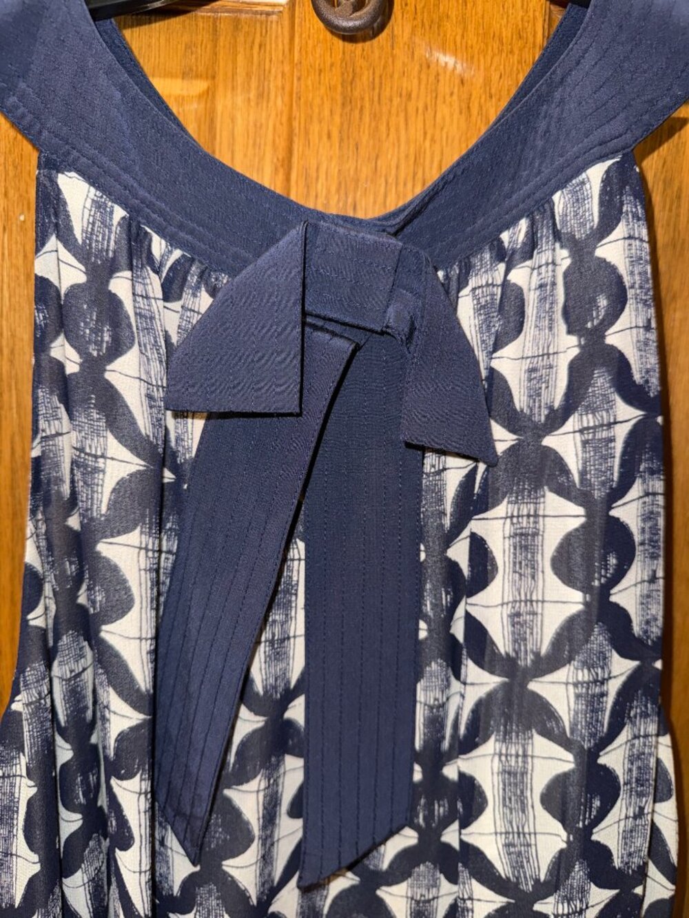 Tory Burch Women's Silk Printed Sleeveless Blouse with Back Bow, SZ 12 - Picture 3 of 6